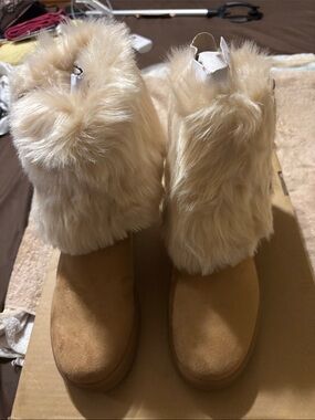 comfortview Faux Fur Cuff Ankle Boots - Cream and Tan